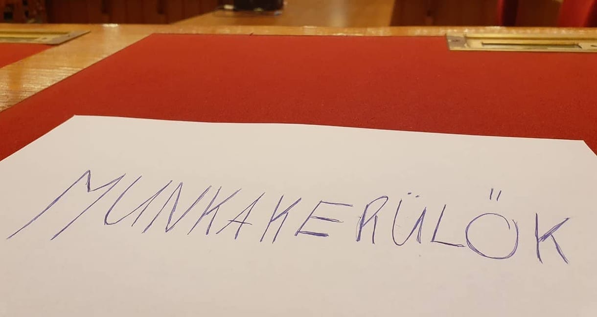 Üzenetet hagyott a kormánynak Jakab Péter a Parlamentben