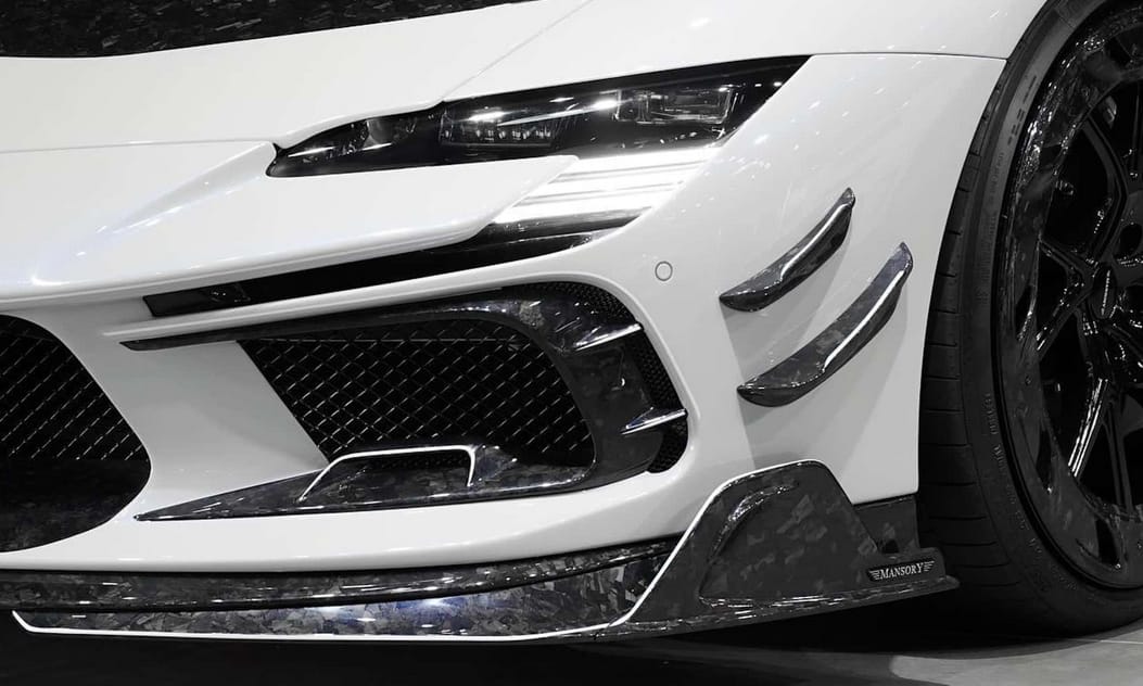 Tovább feszített húr: 1100 lóerős lett a nyitható tetős Ferrari SF90