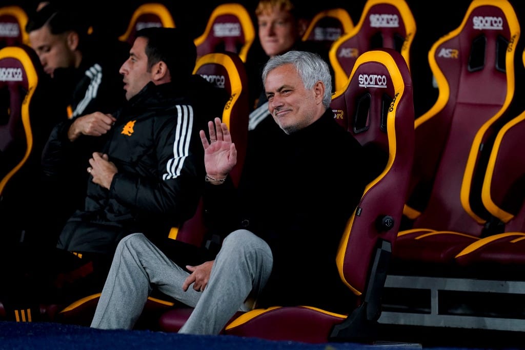 Megint kirúgták José Mourinhót