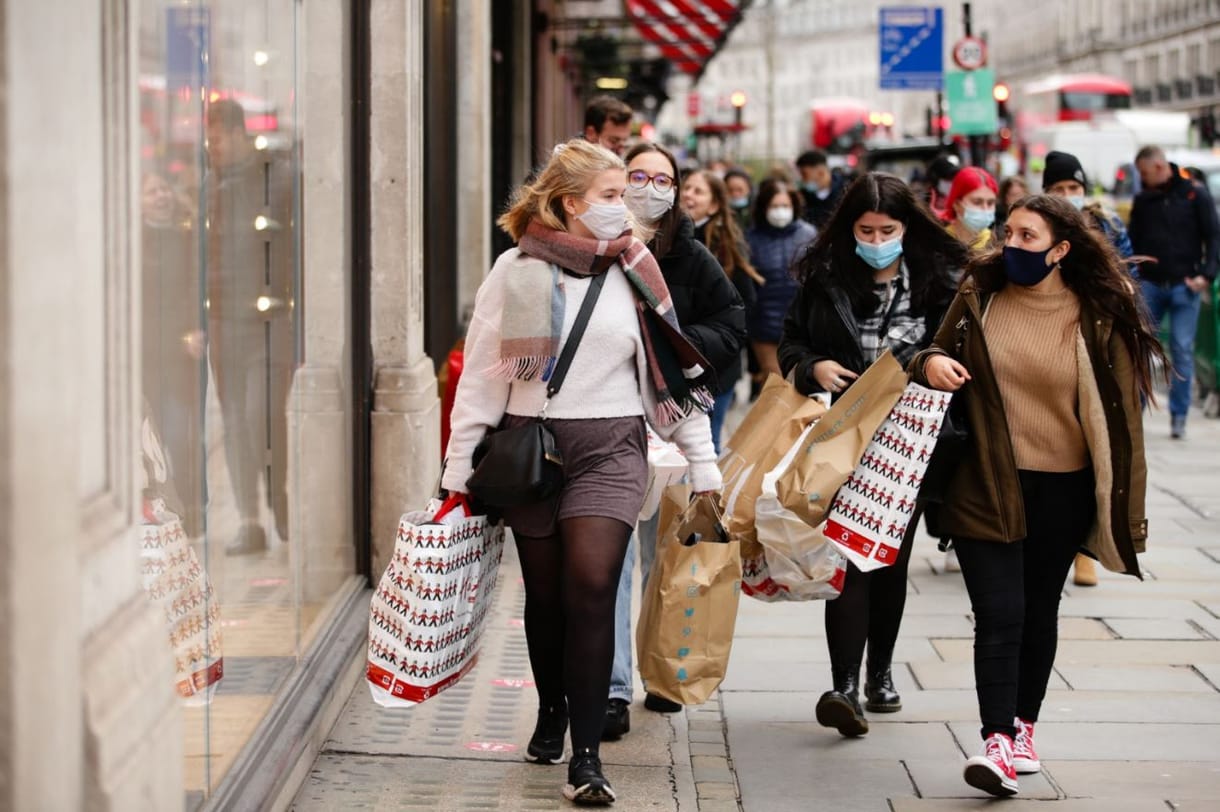 Félrevezető marketing ügyében vizsgálnak népszerű brit divatmárkákat