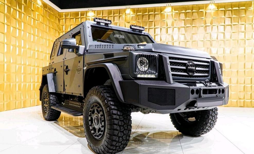 Ha valaki valóban harctérnek tekinti az utakat, annak itt a páncélozott Mercedes-Benz