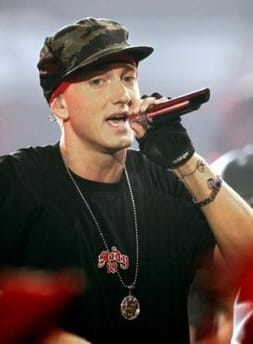 Eminem lett az év előadója a Billboard-gálán