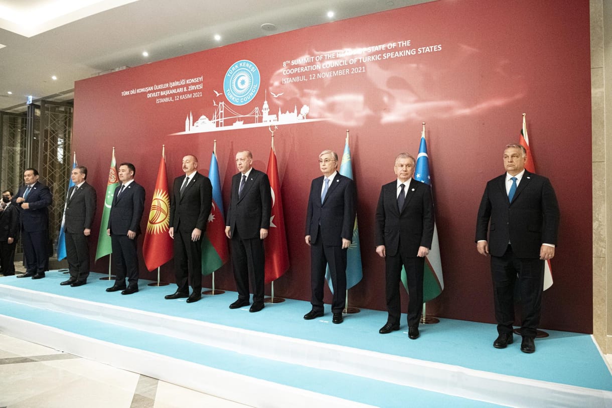 Orbán Kazahsztánba megy, ahol türk vezetőkkel találkozik