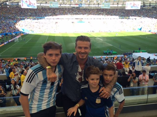 Fotó: David Beckham három fiával nézte a vb-döntőt