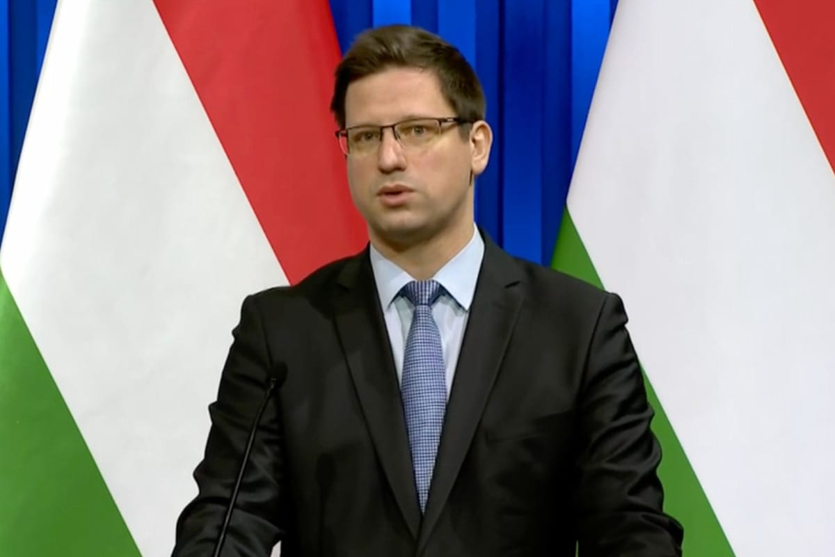 Orosz vakcinával oltották be Gulyás Gergelyt
