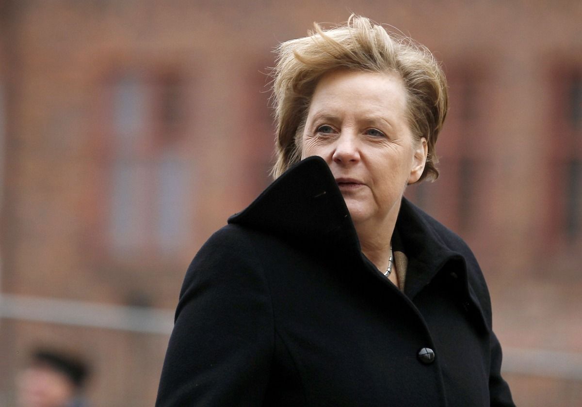 Fideszes mosolydiplomácia: Párizsba megy Lázár János