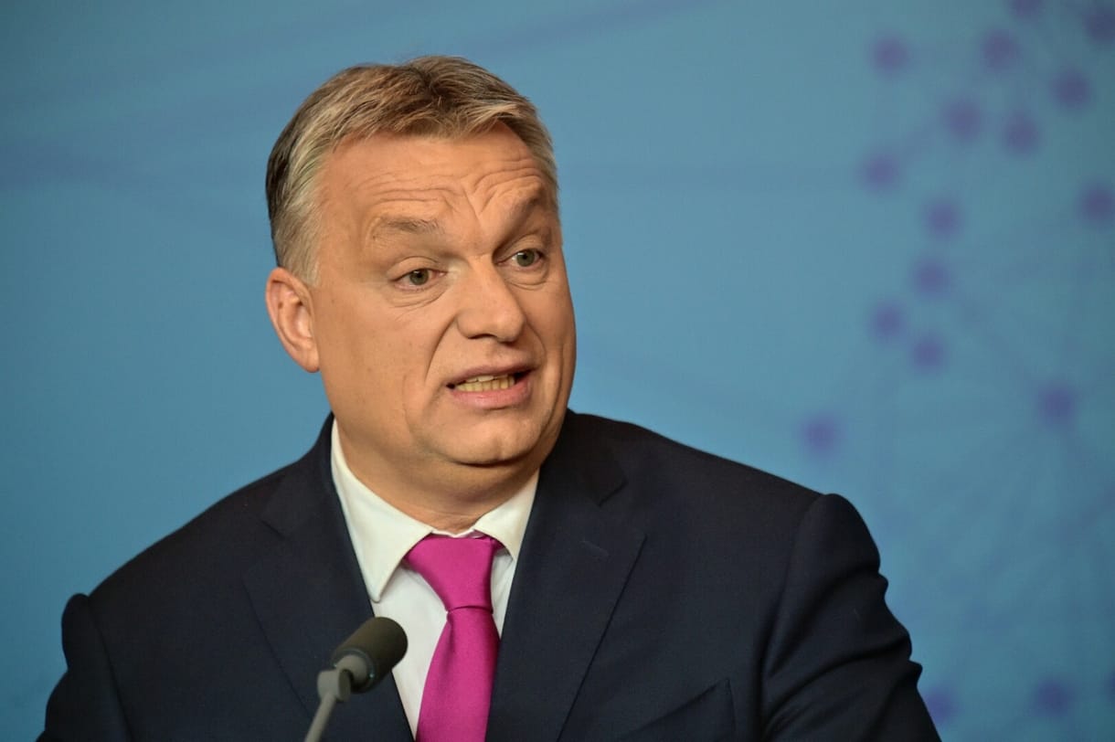 Orbán fél évvel meghosszabbította a migrációs válsághelyzetet