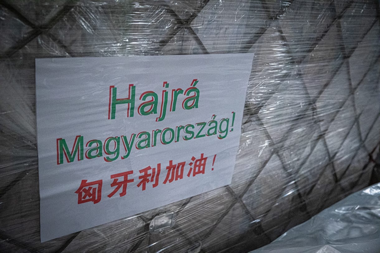 Van magyarázata a HM-nek arra, miért vesznek lélegeztetőgépeket úgy, hogy a raktárban 16 ezer áll