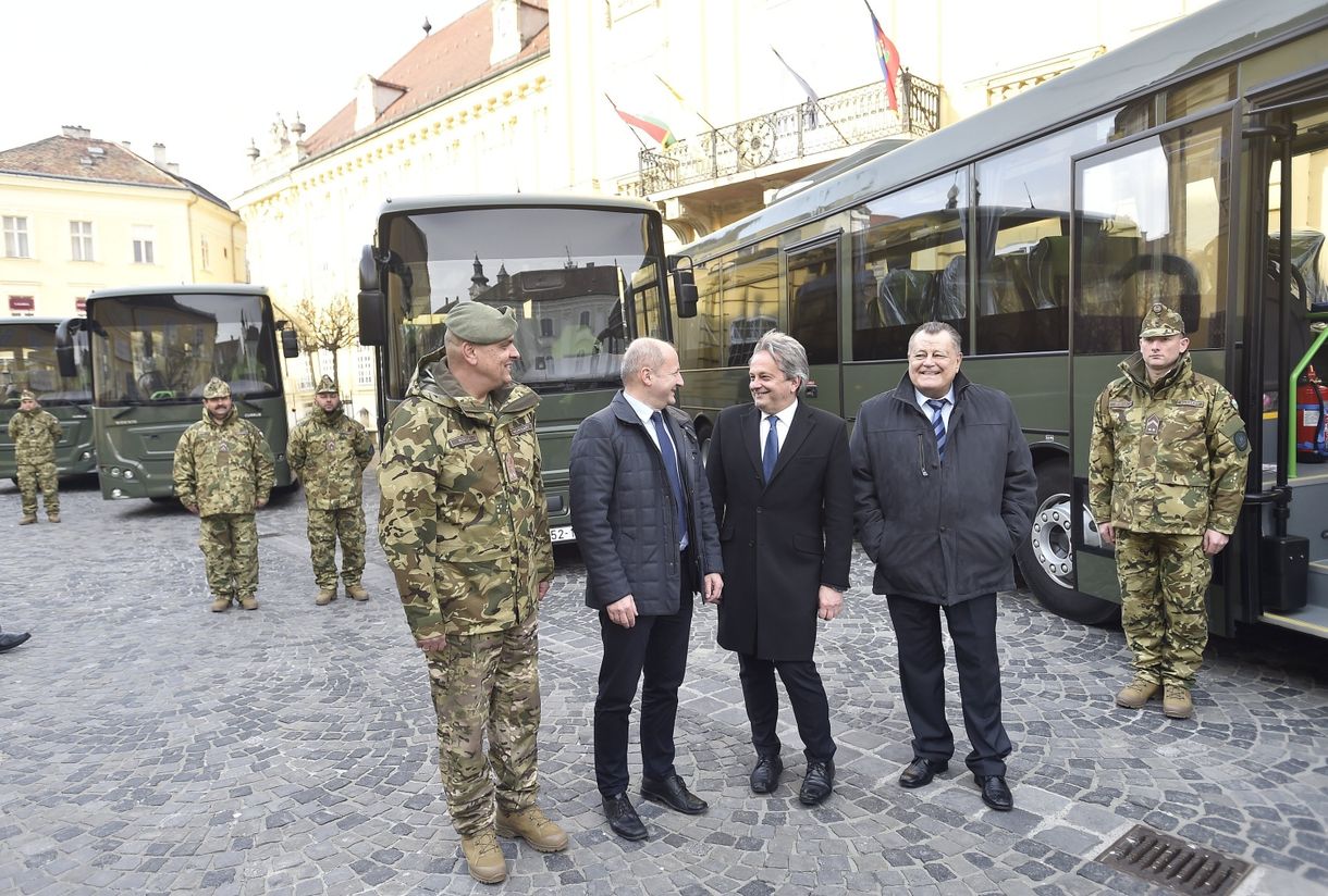 Minden pénzt megért a kormánynak a választási hajrá
