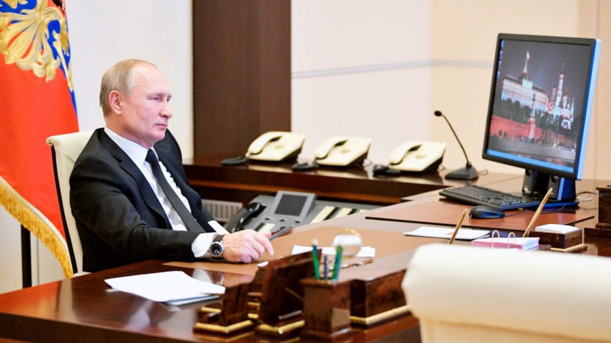 Lefotózták Vlagyimir Putyin íróasztalát, meglepő dolgot találtak a számítógépén