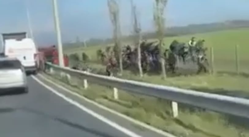 Csaknem 40 menekült ugrott ki egy kisteherautóból Ausztriában az autópályán