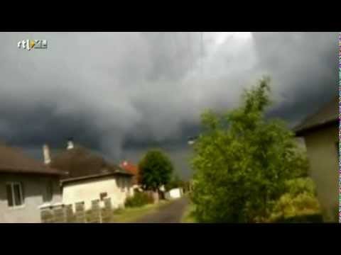 Íme a Nyíracsád fölé tornyosuló tornádótölcsér - videó