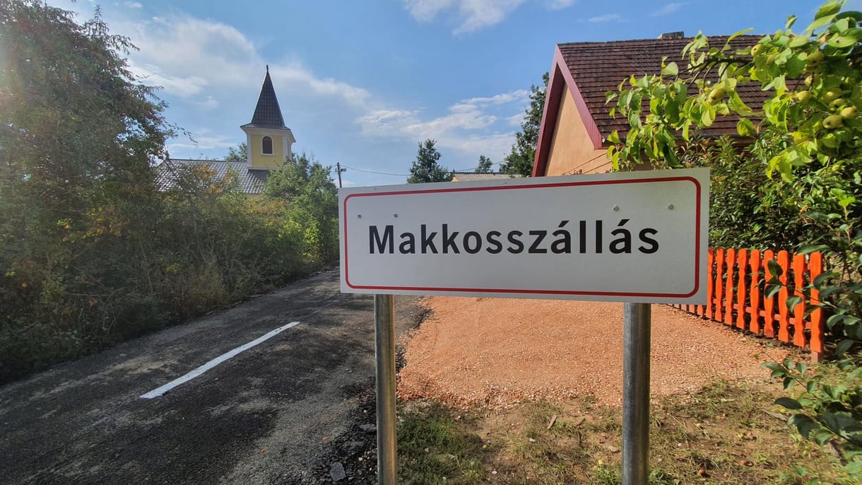 Turisztikai látványosságot csinálnak a Keresztanyu díszletéből