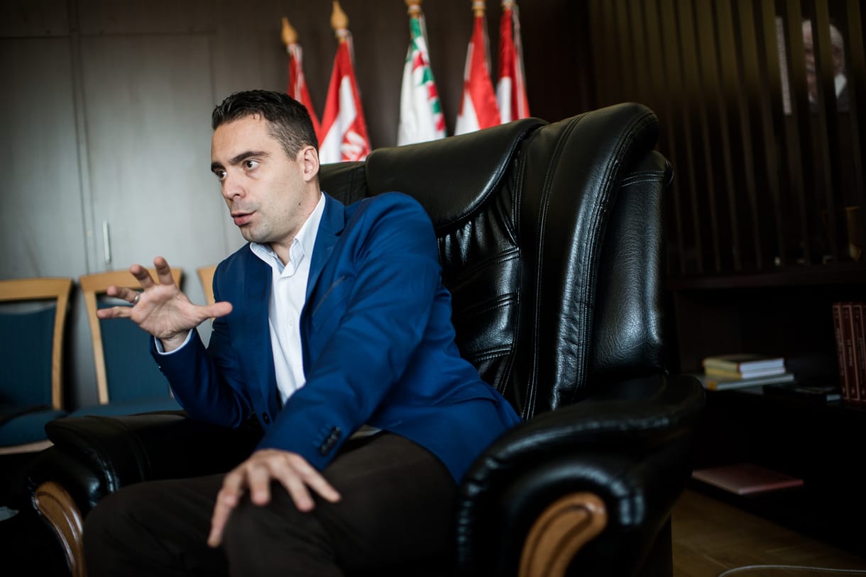 Vona: Nem én tettem ki Novákot a parlamentből