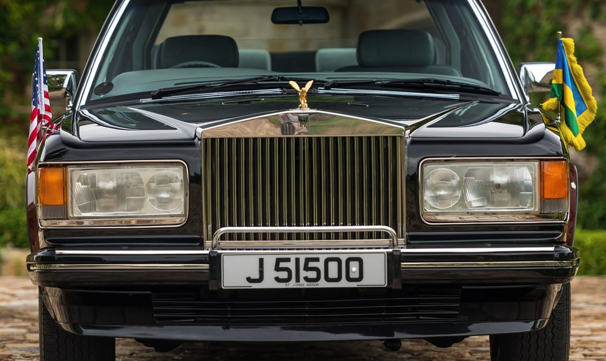 Ős LCD tévé, régi számítógép és nyomtató: eladó egy közel 30 éves egyedi Rolls-Royce