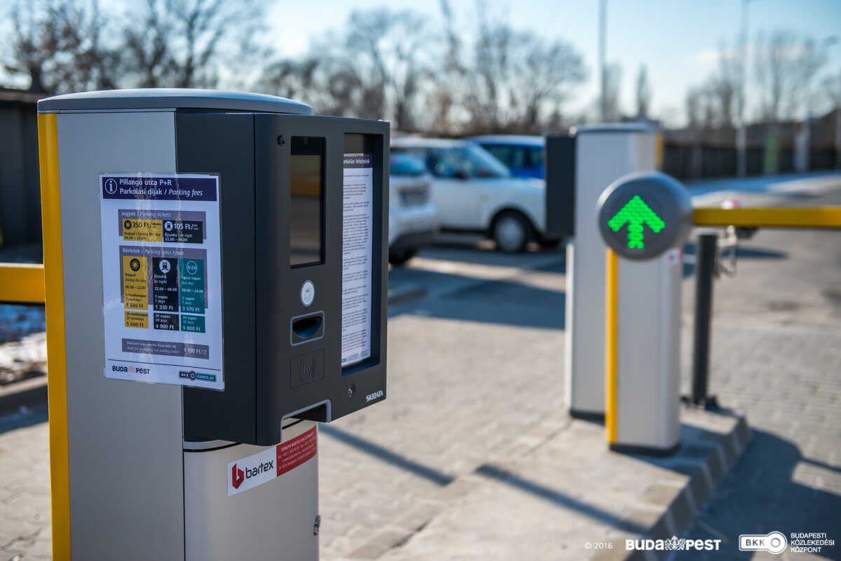 Parkolójegy nélküli, okosparkolás startol a budapesti P+R parkolókban