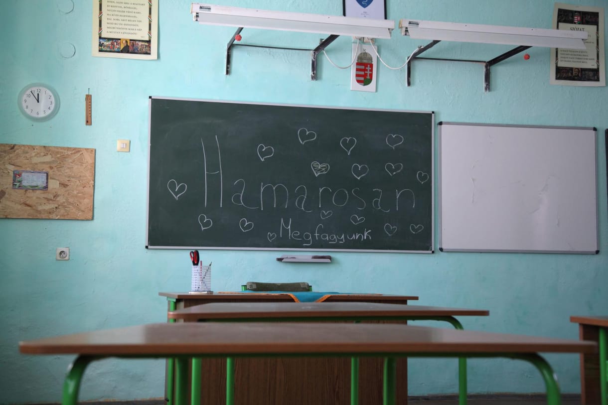 18 fok sincs egy fóti gimnáziumban, már most meleg teát osztanak