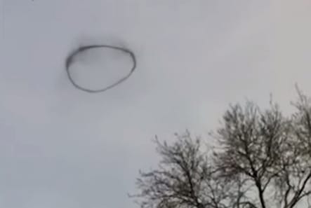 Titokzatos fekete gyűrű tűnt fel az égen – videó