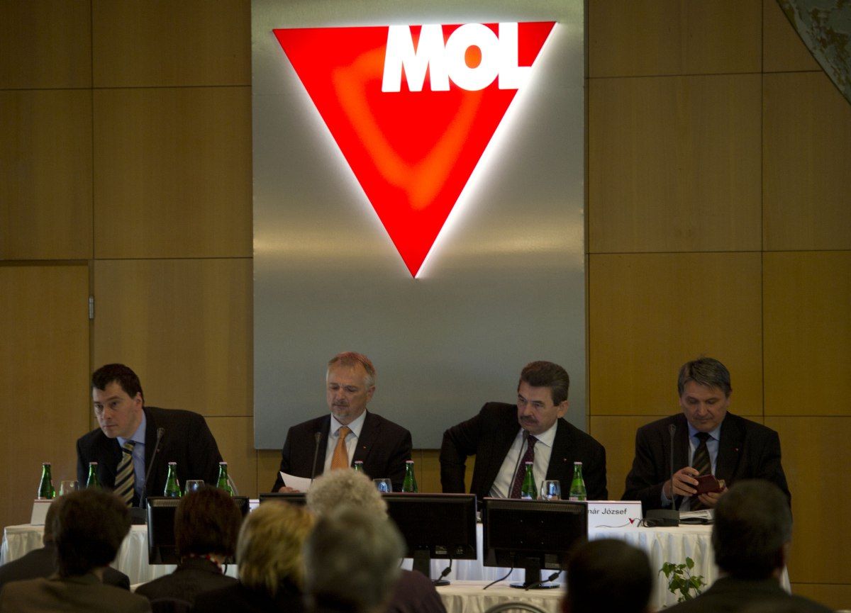 Orosz sajtó: véget ért a Szurgut és a Mol botrányos története