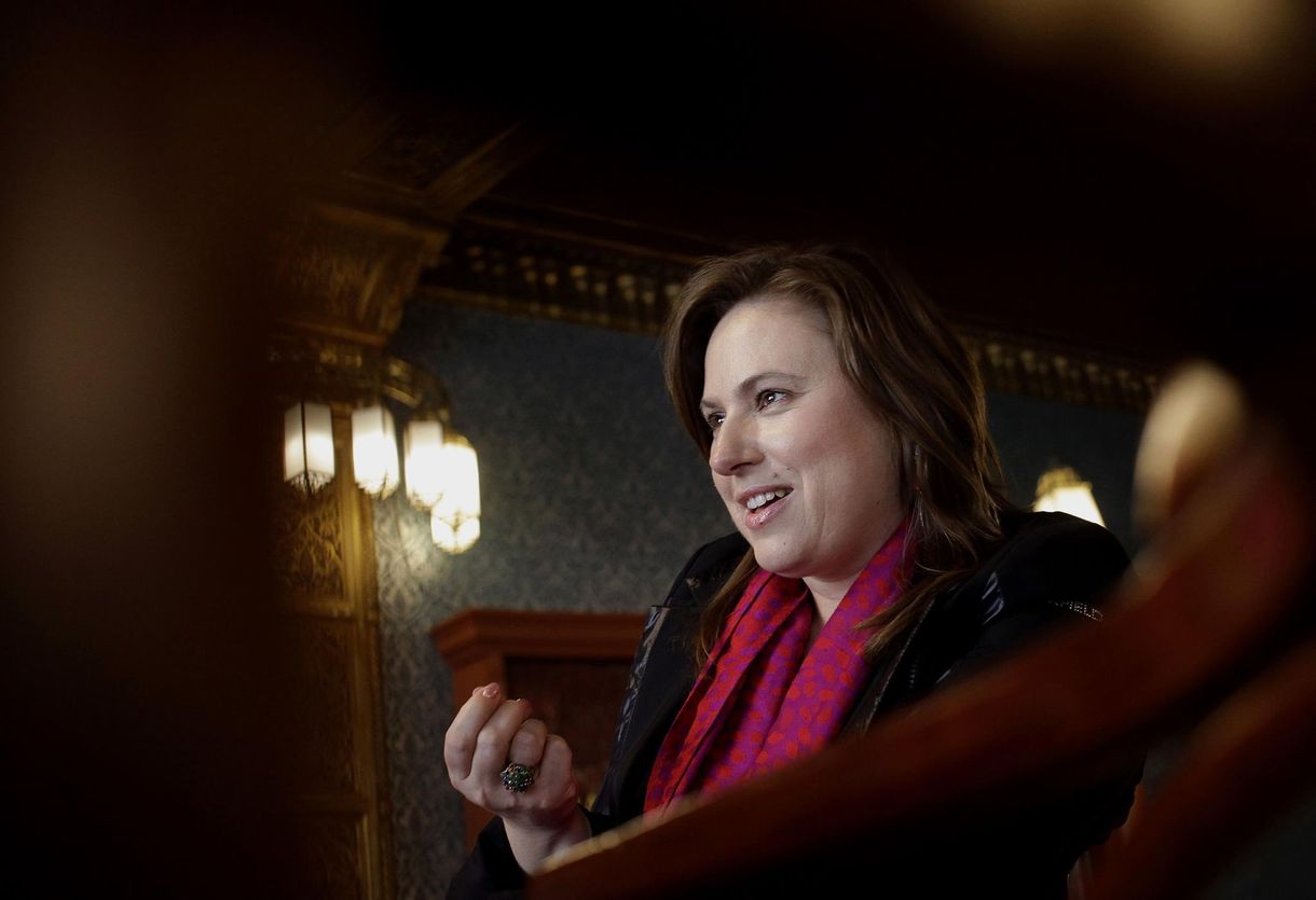 Üzleti megnyitás: Polgár Judit vezércsele