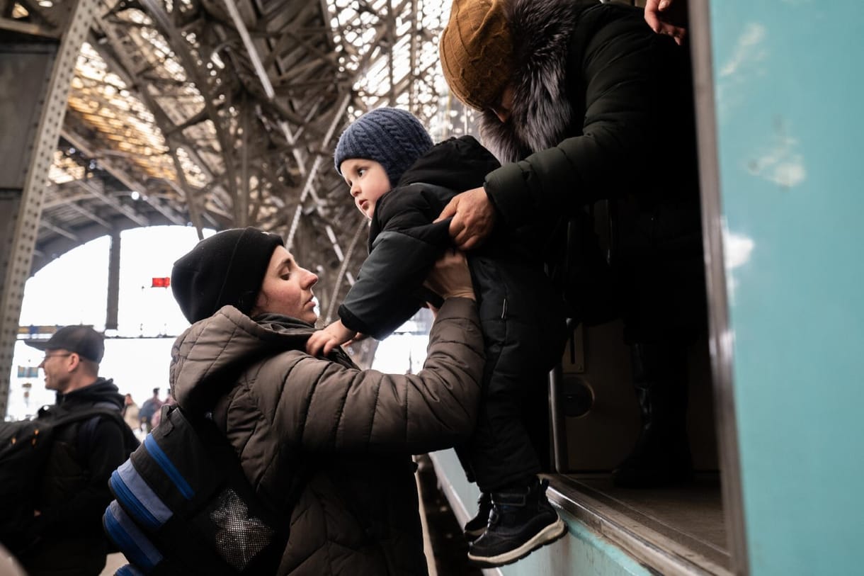 Több mint 12 ezren érkeztek pénteken Ukrajnából