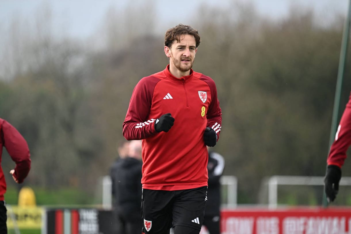 Összeesett a pályán Tom Lockyer, a Luton játékosa