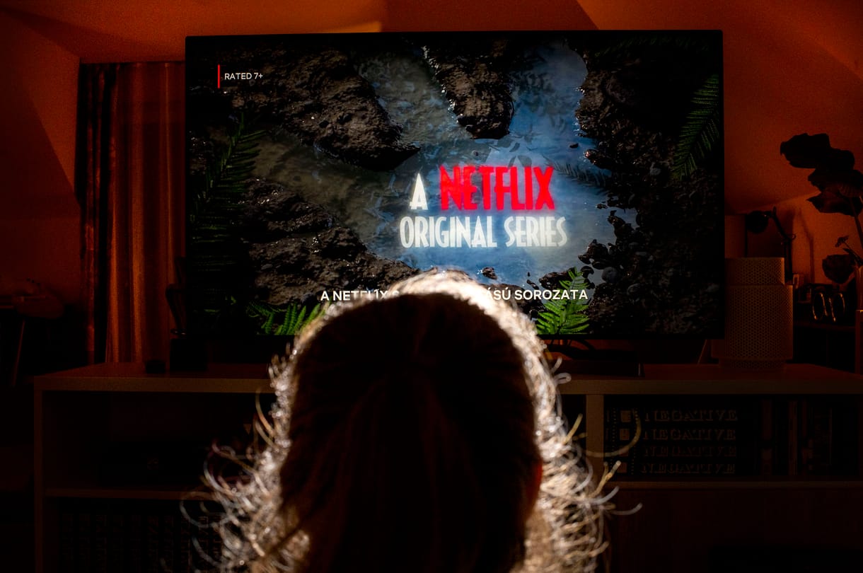 Az ukrán háború miatt lejtőre került a Netflix, miközben egyre több konkurens támadja