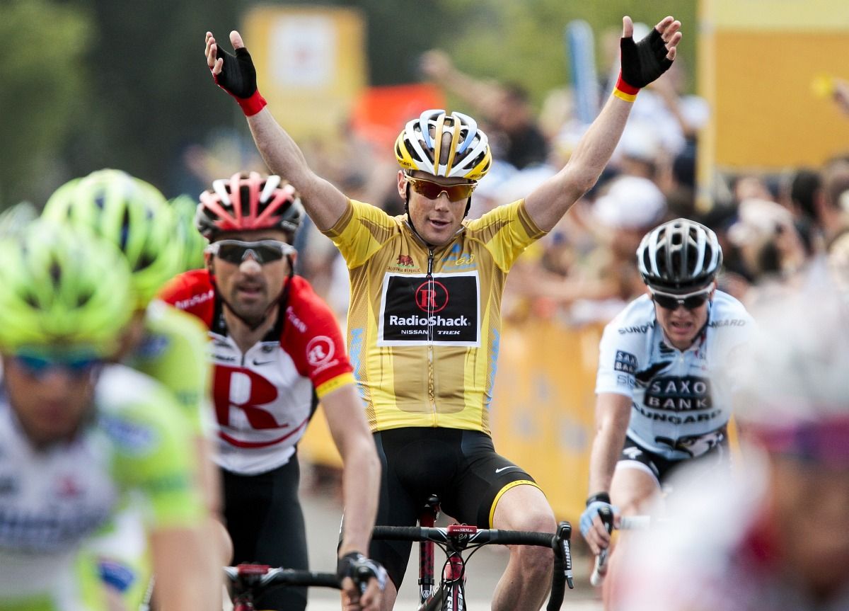 Videó: törött orral, eszméletlenül kerékpározott a Tour de France-on