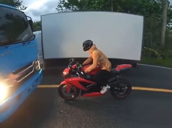 Sokkoló videóval üzentek a lengyel mentősök a motorosoknak