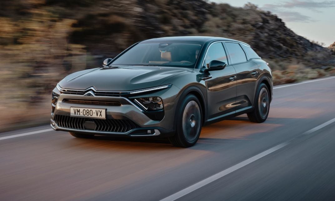 Egy kicsit mindenféle az új Citroen C5 X