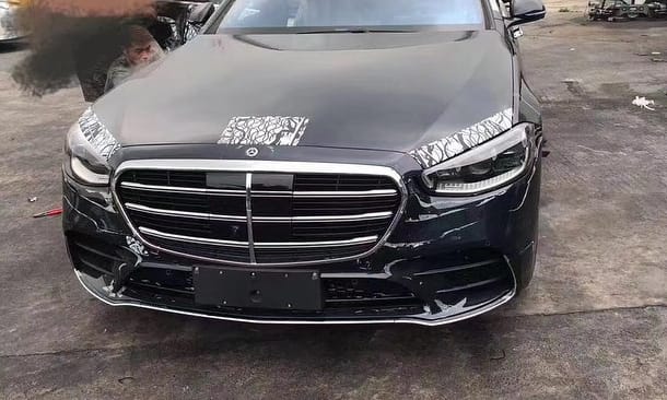 Kémfotók: roncstelepen kapták lencsevégre az új Mercedes S-osztályt