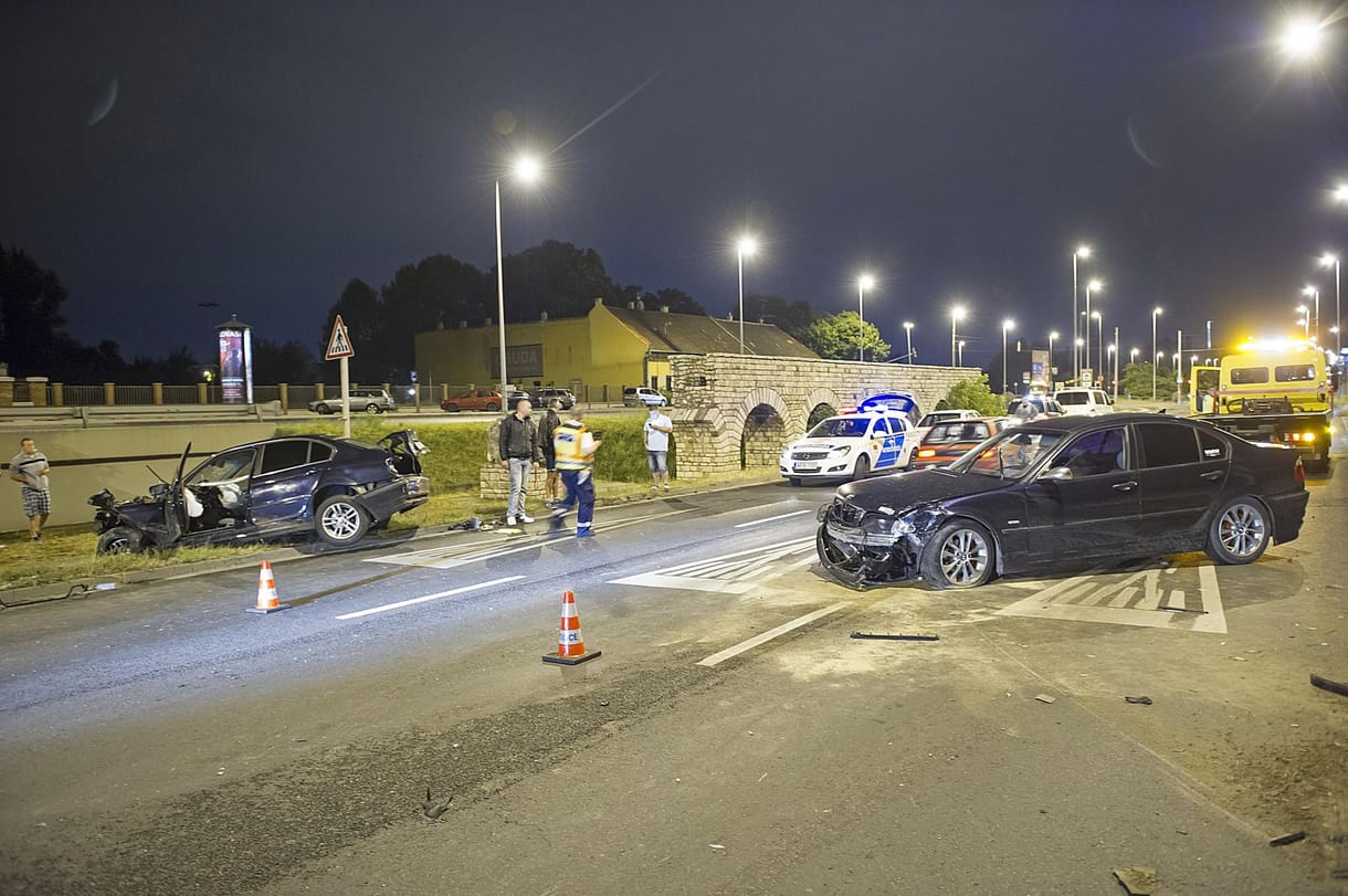 Elég az utcai autóversenyekből, bekamerázzák a Szentendrei utat