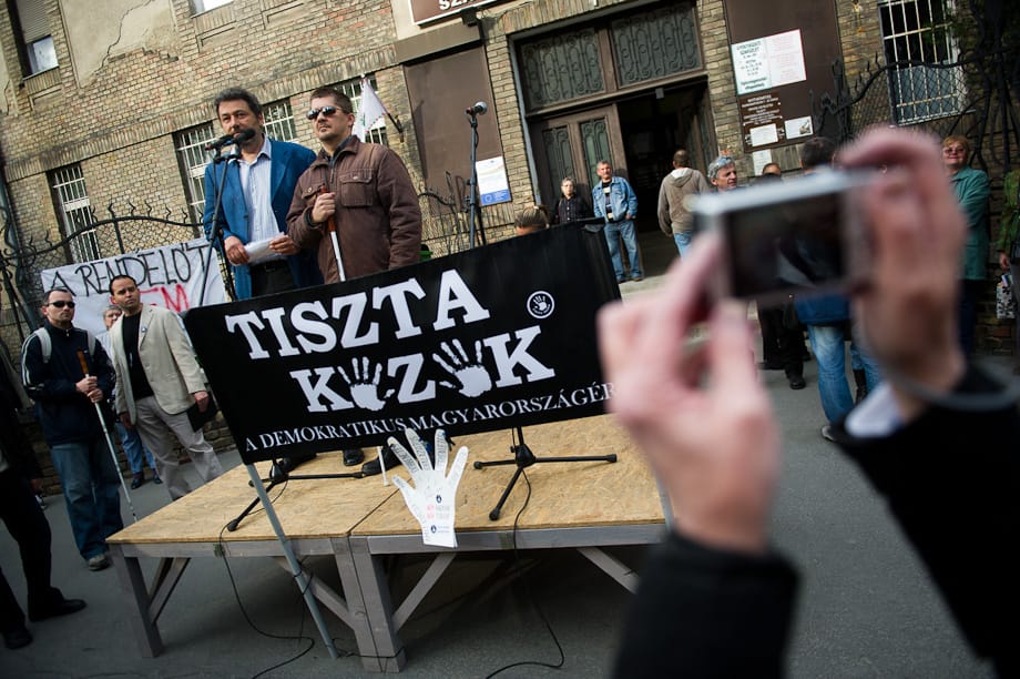 Fotók: a Tiszta Kezek is tüntetett Zuglóban