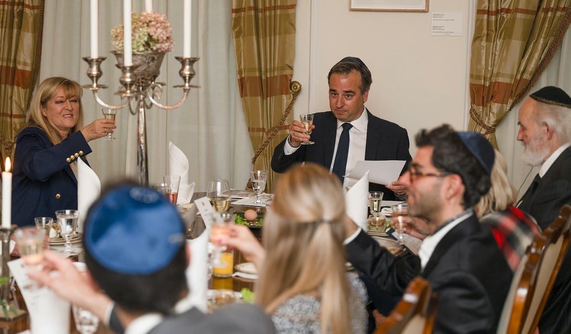 Schmidt Máriával és Iványi Gáborral vacsorázott David Pressman
