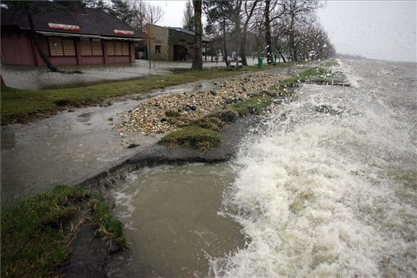 Elkezdik a balatonfenyvesi kikötő építését, különben elveszik az uniós pénz