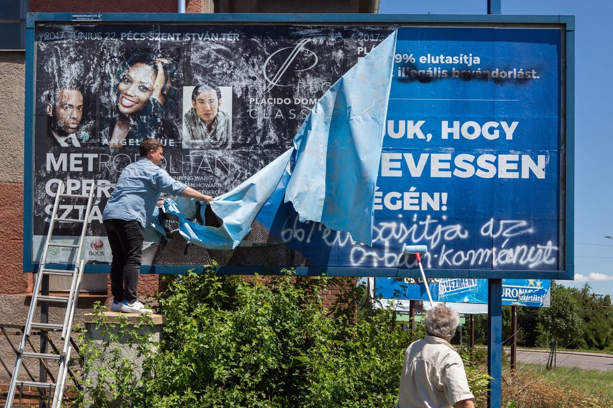 Pénzkidobás a Soros-ellenes kampány - még a fideszesek szerint is