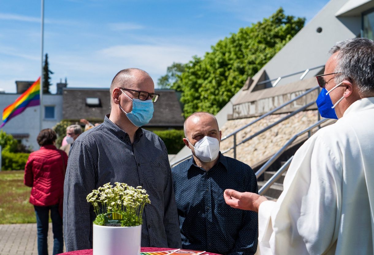 Coming outolt a katolikus egyház 125 alkalmazottja Németországban