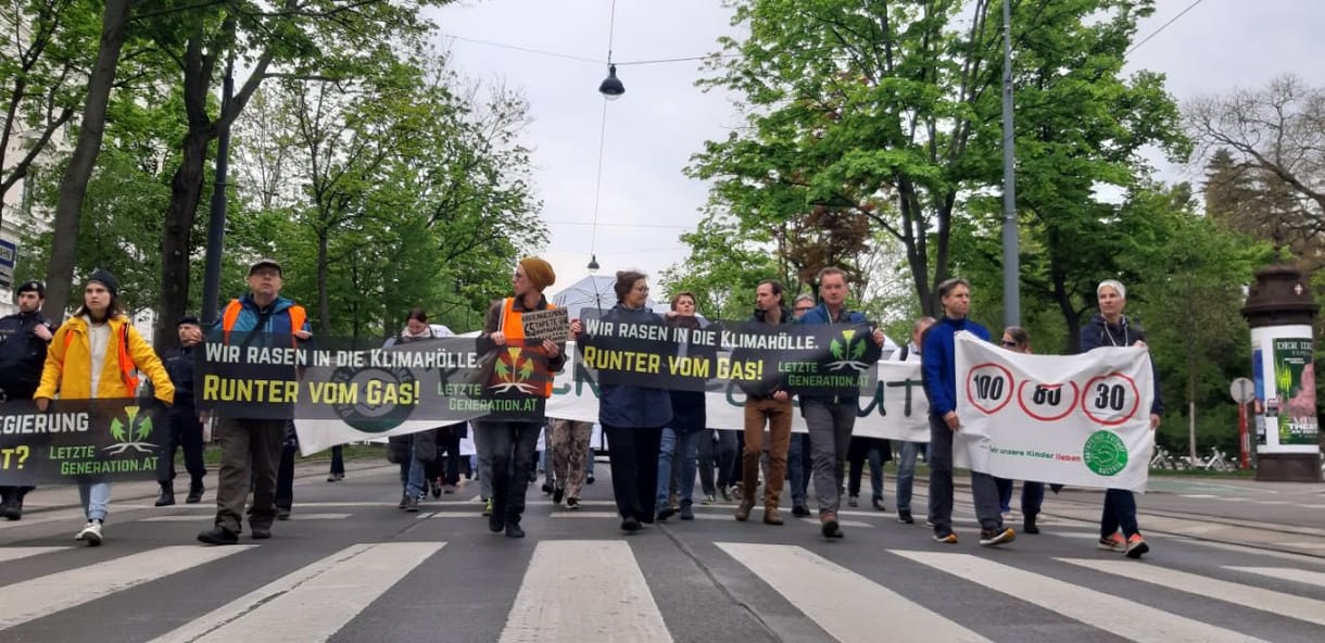 Bécs blokád alatt: akcióznak az Utolsó Nemzedék klímaaktivistái