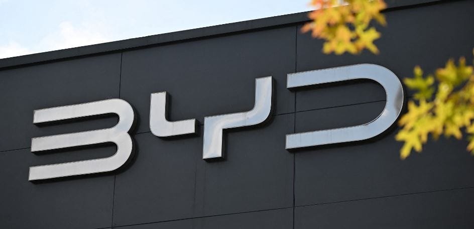 Most először a BYD több villanyautót adott el Európában, mint a Tesla