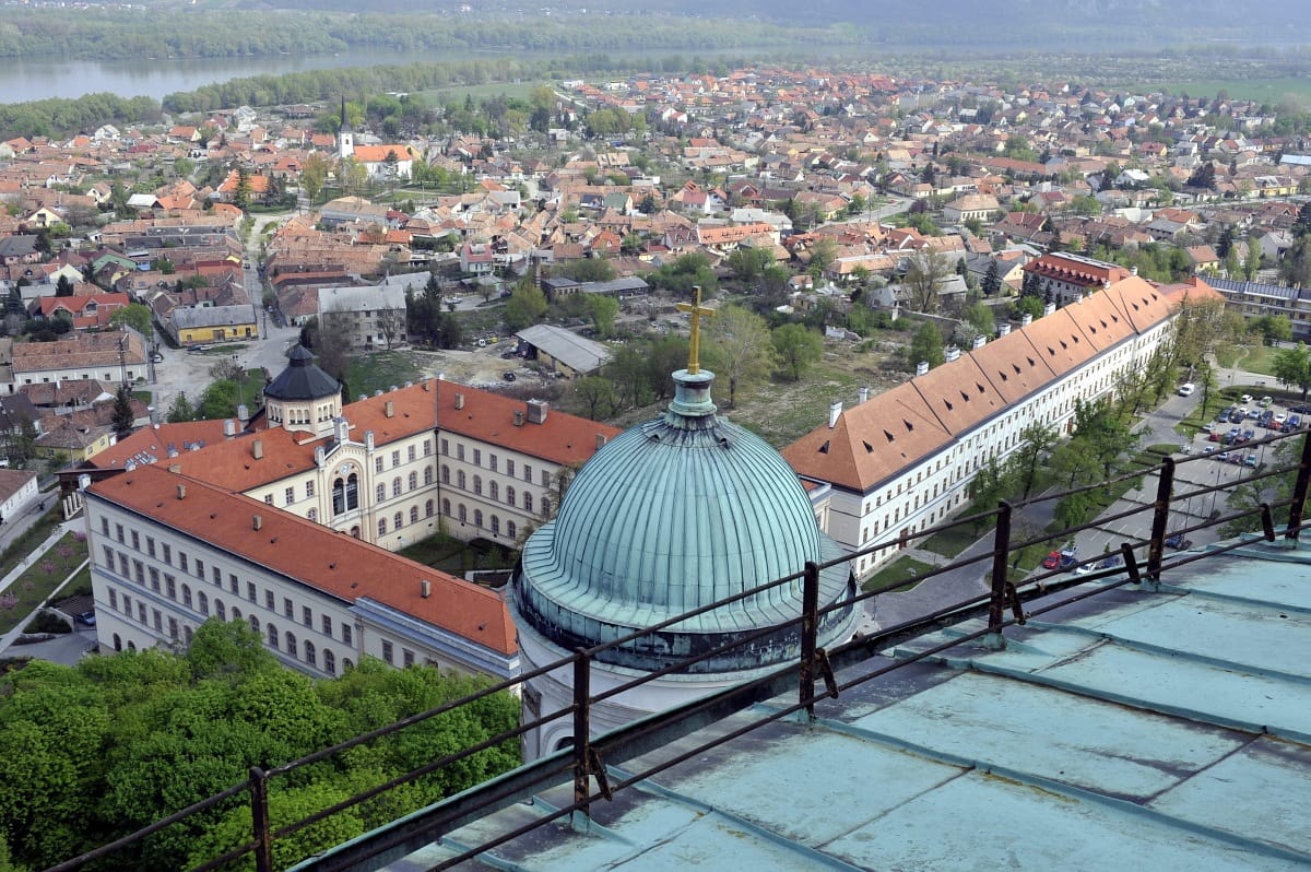 Esztergom körmére égett az élményfürdő projekt: 900 milliót kell fizetniük