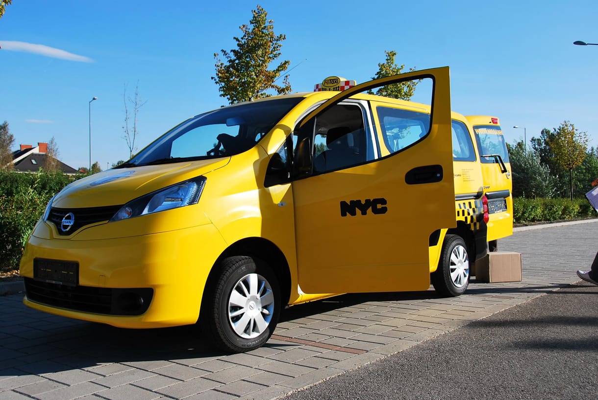 Újpesten az új New York-i taxi - fotók