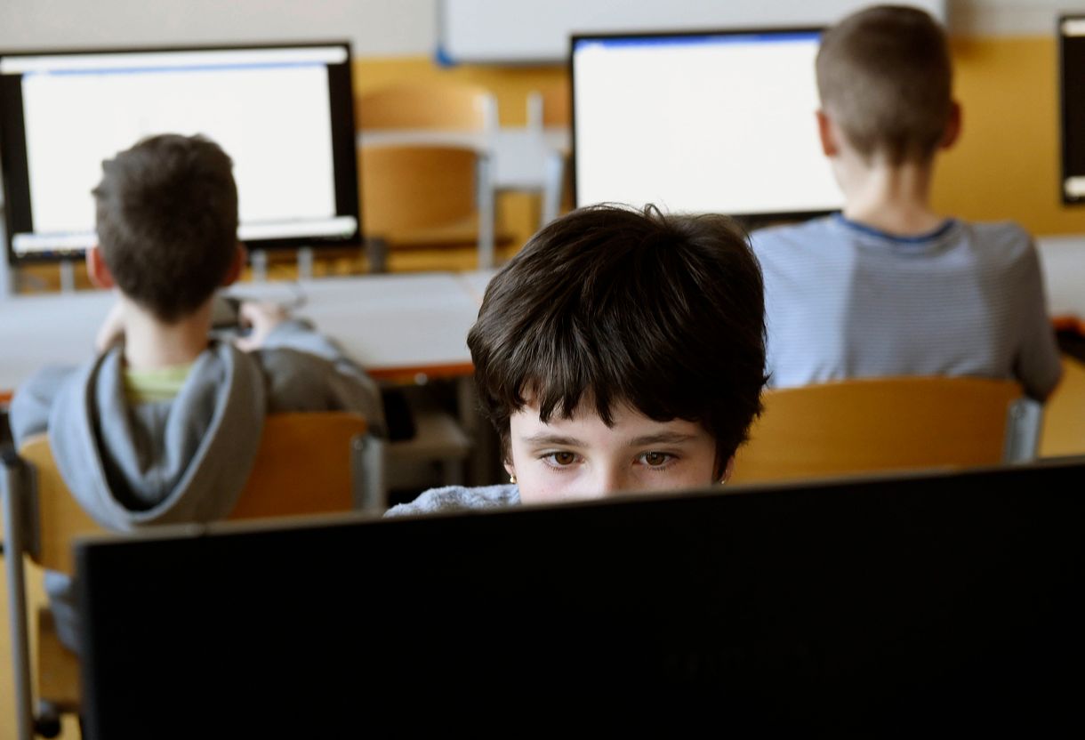 Hét éve szabotálja a kormány a digitális oktatás reformját
