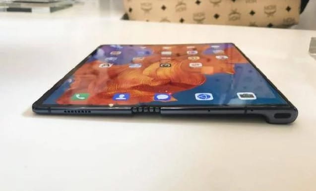 A Huawei bemondta, hány darabot adtak el az összehajtható Mate X-ből
