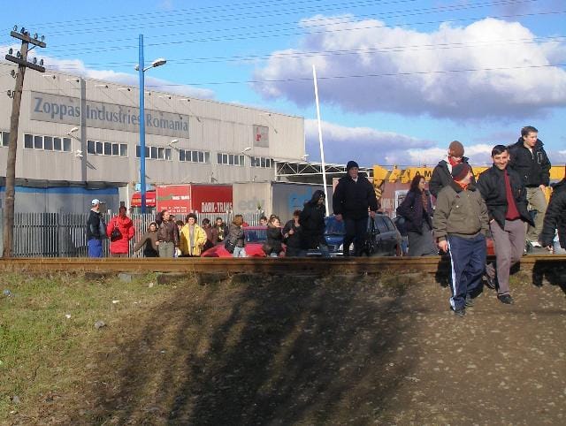 Több ezer embert küldenek el Romániában