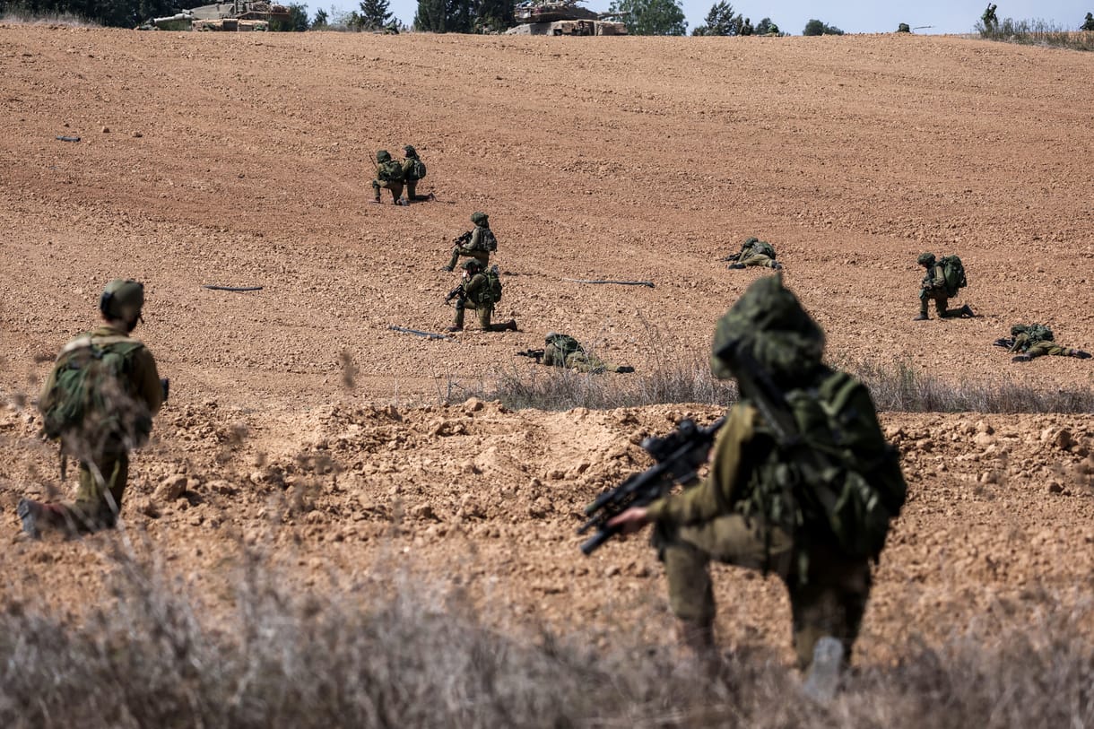 Az izraeli gyalogság rajtaütéseket hajt végre a Gázai övezetben, északon is durvul a helyzet