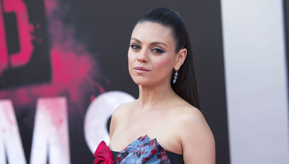 Mila Kunis ma reggel egy Costában fotózkodott