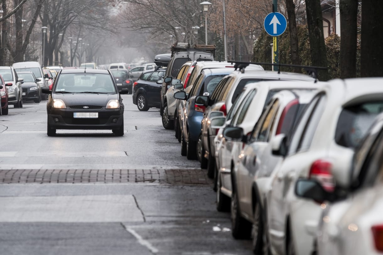 Lassan fizetős parkolóvá változik egész Budapest