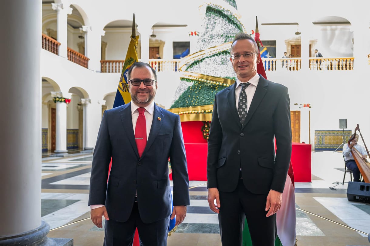 Törékeny érdekházasságra és már most megszegett ígéretekre alapozza a kormány az új délnyugati nyitást