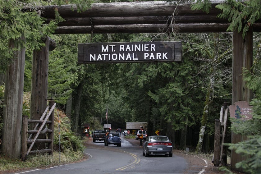 Elküldték a túrázókat, fegyveres férfi után kutatnak egy amerikai nemzeti parkban