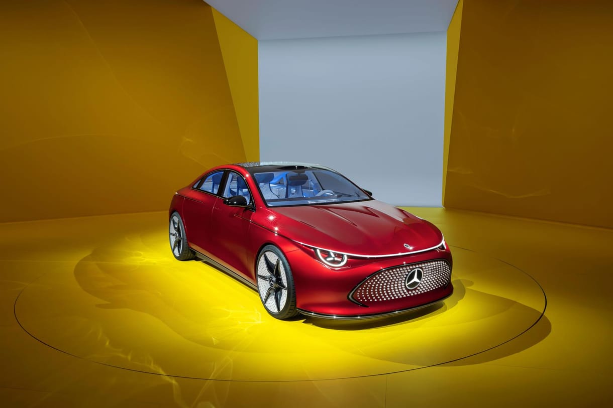 Csökkentek a Mercedes eladásai, de luxusautókból több fogyott